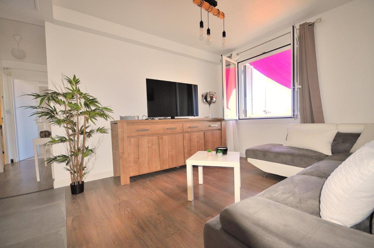Chez Aline Et Jean Pierre Apartment Toga Bagian luar foto